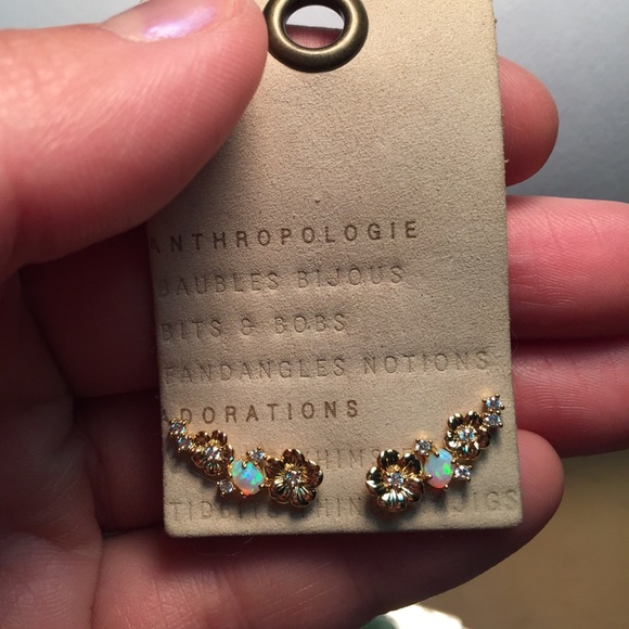 ⚡️SOLD⚡️NWT Anthro Floral Opal Gold Earrings - Picture 3 of 6